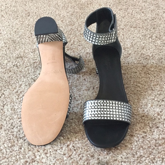 Vince Rita Embossed Metallic Mid Heel - Picture 2 of 2